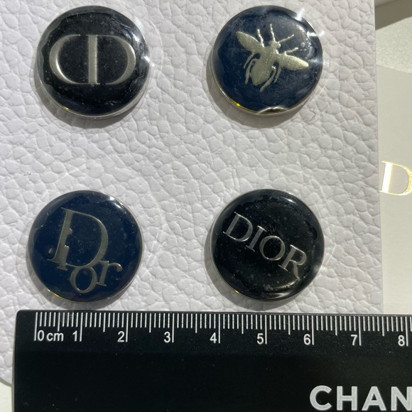 Dior beauty gift Pin badge Set of 4 Brooch - Picture 5 of 8